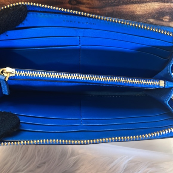 Tory Burch Full Zip Long Wallet - Picture 6 of 8